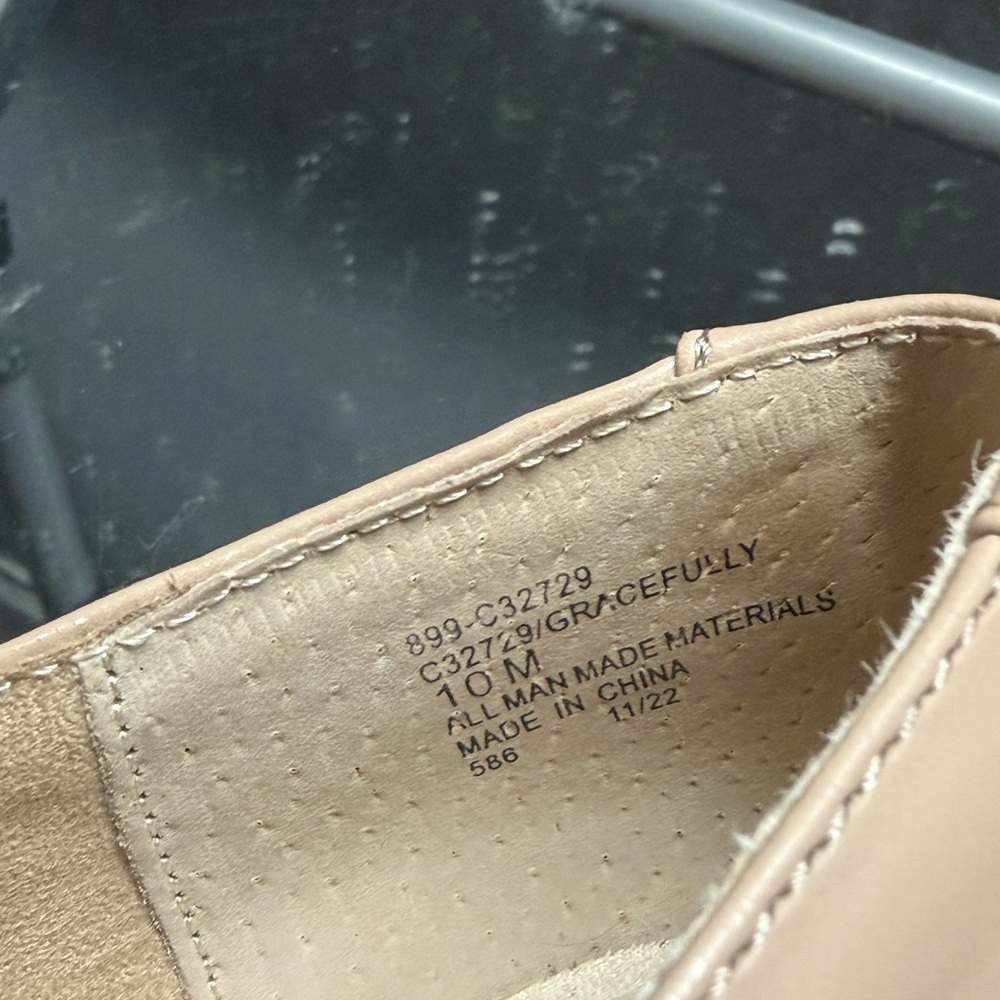 Cliffs by WHITE MOUNTAIN Women's Cream Loafers - Picture 9 of 10